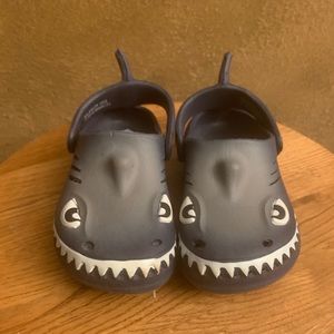 Kids Shark Crocs/Water Shoes - 7